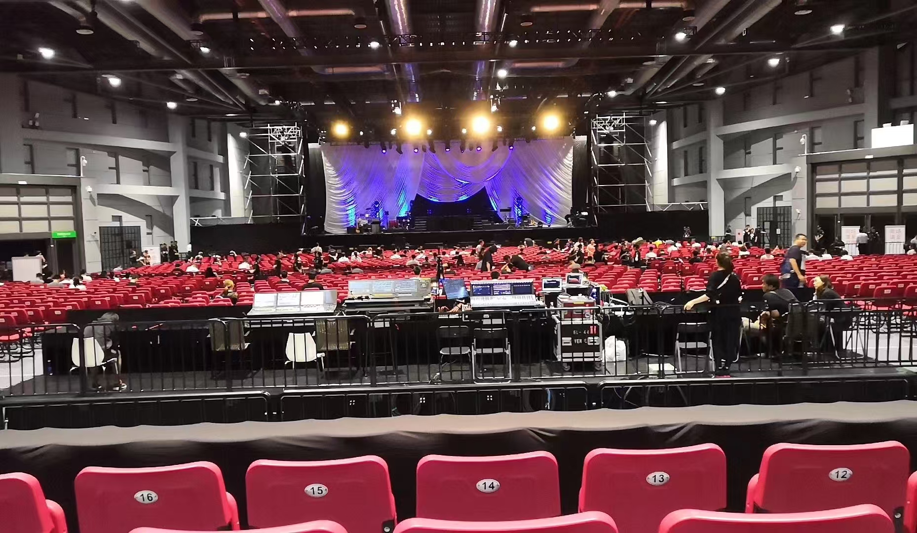 LIVE现场，看台位但是视角绝佳！