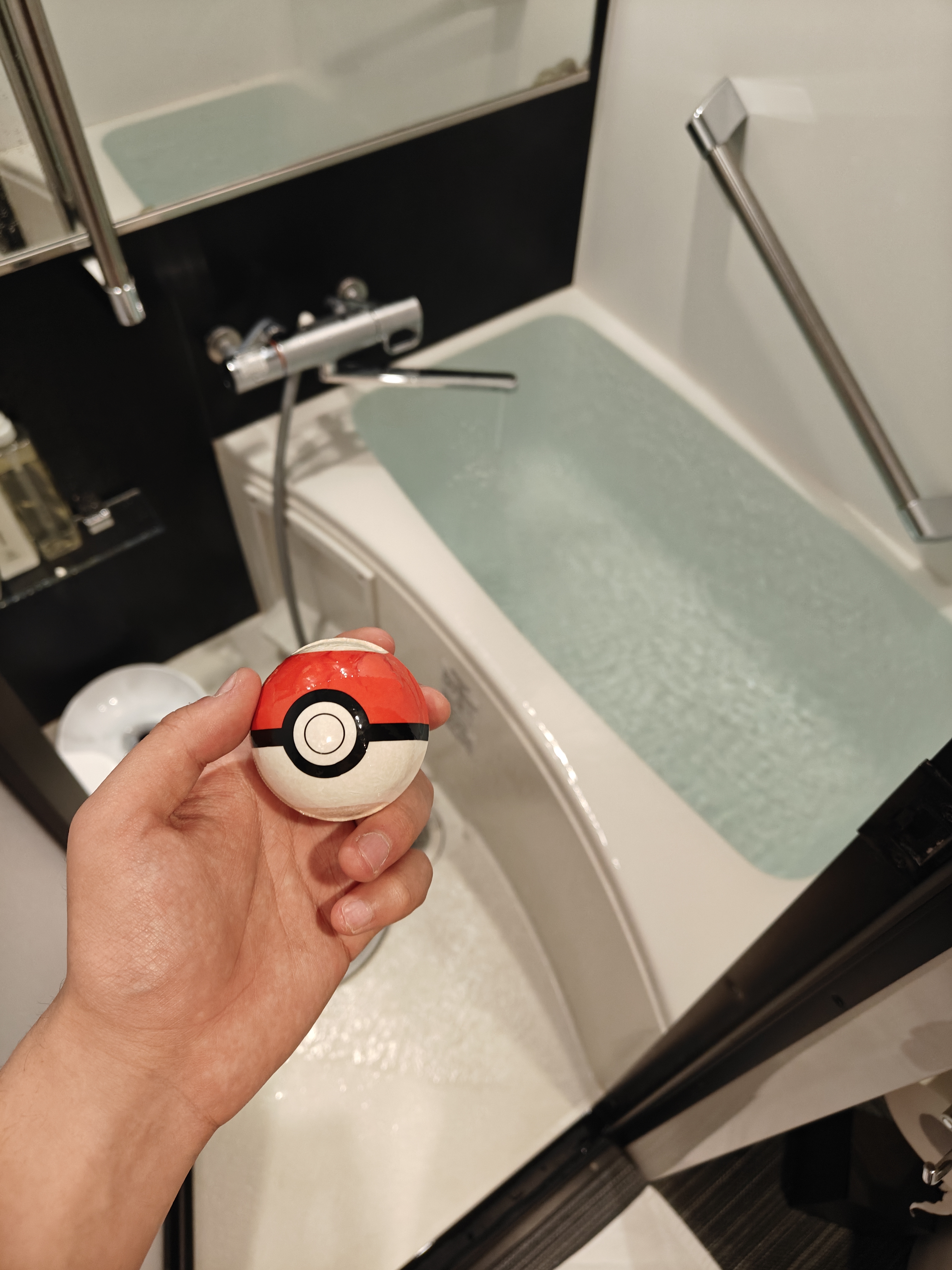 用精灵球浴球泡澡