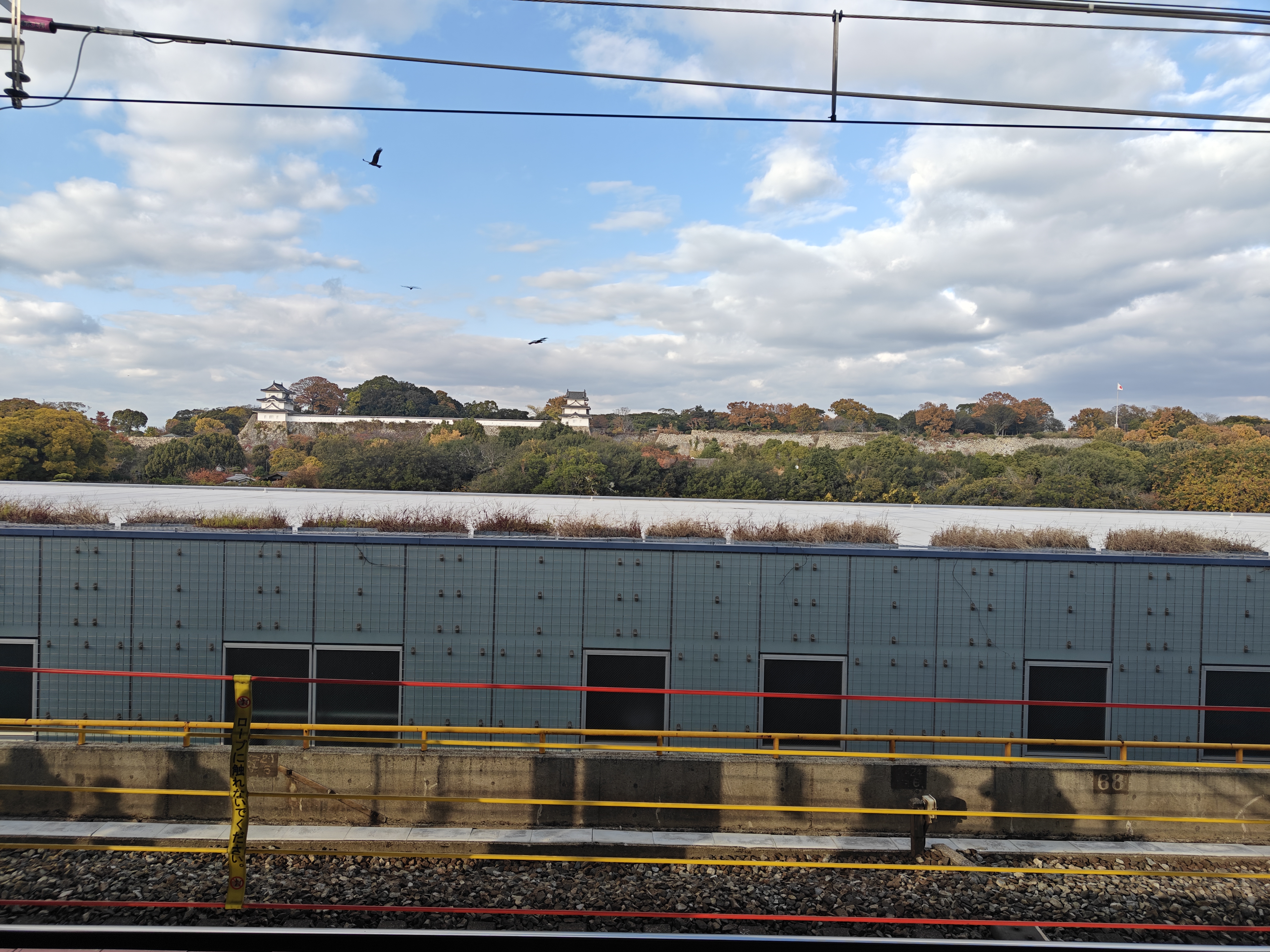 在站台上看向明石公园，可惜没有时间去参观